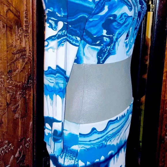 Beautiful Blue & white abstract design curve hugging dress. - Picture 8 of 11